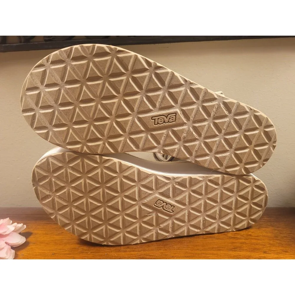 TEVA WOMEN FLATFORM UNIVERSAL LARK WHITE STRAPPY SANDALS US 9 Platform 1008844